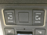 【両側スライドドア】駐車場で隣の車との間隔が狭く乗りにくい時、スライドドアなら安心!ドアオープン時も幅を取らず、開口部が広いので乗り降りがとっても簡単です。大きな荷物の出し入れも後席から可能♪