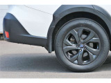 純正18インチアルミホイール、タイヤサイズ 225/60R18