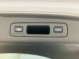 パワーテールゲート装備!荷物を持っていてもスイッチ一つでテールゲートの開閉が可能です!パワーテールゲートは運転席からも操作することが可能です!