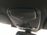 【SOSコール】車両の通信システムにより、SOSコールを発信することが可能です。また、エアバックの開くような大きな事故の場合は自動で通信を開始します。もしもの時にも安心です。