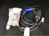 充電用ケーブル(7m)、ヴィークルパワーコネクター一式揃っています。