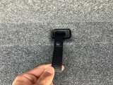 この紐を引っ張ることで