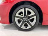 純正アルミホイールが車の雰囲気を引き立てますね!