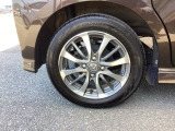 純正アルミホイールです。足元が引き立つので、車全体のイメージがアップしますよ!