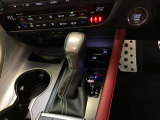 停車時のブレーキホールド機能に対応した電動パーキングブレーキ。