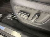 電動パワーシートです。 高級車によく付いてますね。 ポジションを細かく調整、出来るので長時間の運転もリラックスして出来ちゃいますね。