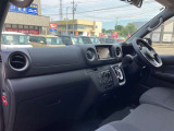 ご納車時には再度洗車・室内清掃を行い展示中についてしまった汚れも落として気持ち良くお乗りいただける状態にして納めさせていただきます!