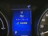 【レーンディパーチャーアラート】道路上の白線(黄線)をカメラで認識し、ドライバーがウインカー操作を行わずに車線を逸脱する可能性がある場合、ブザーとディスプレイ表示により注意を喚起サポートします。