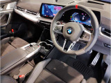 BMWの大きなシートは疲れにくく、搭乗者を包み込んでくれる安心感が御座います。