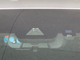 【プリクラッシュセーフティ】前方の車両等を検知し、衝突しそうな時は警報で注意を促し、ブレーキを踏む力をサポート。ブレーキを踏めなかった場合は衝突被害軽減ブレーキが作動、衝突回避をサポートします。
