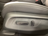 電動シートなので、お好みのシートポジションへの移動もスムーズに行えます。