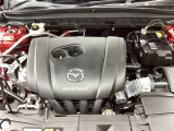 SKYACTIV-G 2.0にマイルドハイブリッドシステムを組み合わせ、乗れば乗るほど毎日の運転が楽しみになるe-SKYACTIV Gを搭載しています。