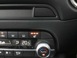 運転席、助手席シートヒーター付きで寒い朝もあったかです。
