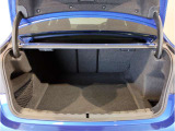 【トランクルーム】十分な容量を確保したトランクルーム。環境へ配慮したスペアタイヤ非搭載のBMW。その分、トランクスペースを有効活用できる様にしてあります。