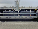燃料タンクは300Lが2つ付いています。