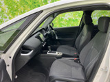 質感の高いドア内張りは、上質な車内空間を演出します。手触りの良さと洗練されたデザインが、所有する喜びを高めます。