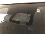 《Toyota Safety Sense》レーザーレーダーと単眼カメラを併用した「2種類の目」で、先行車を認識し、事故の回避や衝突被害軽減を支援します。