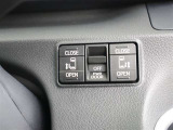 両側電動スライドドアのスイッチ付です。車内からもスイッチひとつで楽にドアの開閉が可能です。電動なので開閉時に力を使う必要がなく、半ドアになることもありません!