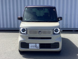 LEDヘッドライトは、本当に明るくて安全です。暗い夜道からお客様を守ってくれます。運転しやすいですし、自慢にもなるかも?黄色いハロゲンライトと見比べてください。