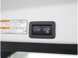 後ろが狭くてもサッと積める。途中で止められる安心のバックドア。後ろの駐車スペースが狭い時に重宝しますよ♪