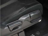 ◆シートハイトアジャスター◆運転席を上下に高さ調節ができます!運転ポジションを体格に合わせてシート調整できます。