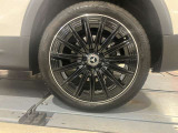 左後タイヤ。タイヤサイズは前後共に235/45R20。