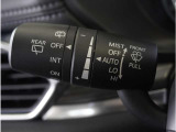 【オートワイパー機能】レバーをAUTOの位置にしているとき、レインセンサーが雨を感知すると、雨量に応じて、ワイパーが自動で作動します。