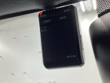 【ドラレコ】万が一の瞬間を映像で記録し、言葉だけでは伝えきれない状況を正確に形に残してくれます。運転中の不安を「見える安心」に変えて、毎日のドライブを心強く支えてくれる装備です。