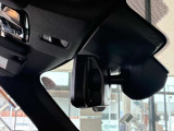 【ミラー内蔵ETC】BMWのETCシステムはルームミラー内蔵型となります。ルームミラー配置により収納スペースを確保しています。