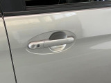 品質へのこだわり!フロアマットやシートなど車内をキレイに清掃し、ニオイや汚れなどを徹底的にクリーニングしてもらっております。室内はピカピカです☆