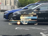 人気のヘッドアップディスプレイ!現在の車速、ナビゲーション・システムによるルート案内の矢印表示、チェック・コントロール、前車接近警告など、さまざまな情報をドライバーの視界内に直接表示いたします!