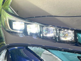 【LEDヘッドライト】悪天候や夜間走行時も良好な視界を確保し安心して運転できる高輝度LEDヘッドライトを装備!点灯速度が早く、消費電力も抑えられています。
