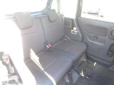 後部座席はお子様から大人の方までゆったりと座ることが出来ます。