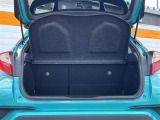 バックドアを開けるとこんな感じ♪ トノカバー付きでプライバシー保護や盗難防止になります。