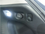 ◆後席用12V電源ソケット◆12V電源ソケットは後席用にも装備されています。長時間のドライブも安心です。