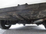 下廻り塗装承ります。車によって料金は変わりますのでお問い合わせ下さい。当店でおススメしているのは「スリーラスター」。融雪剤や塩水などからお車を長期間、強力に保護します。錆の発生、進行を抑えてくれます。