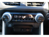 オートエアコン付です。簡単操作で快適に車内温度をコントロールします。