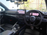 内装はシンプルに使い勝手を考え作られています。お車を運転する感覚をダイレクトに体感して頂けます。室内も広くロングドライブにも快適にお過ごしいただけます。