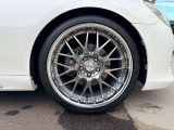おしゃれは足元から、これを具現化したような車両です。