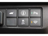 いつでも、どんな場面でも、不安なく安心して運転できるように、ドライバーと一緒に周囲に気を配り、もしもに備える、Honda SENSINGのさまざまな機能や装備が充実しています。
