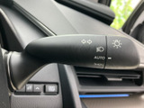 操作しやすいウインカーレバー。スムーズな操作で、安全な車線変更や右左折をサポートします。