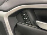 シートメモリー機能装備付きです。シートの位置をそれぞれ記憶しておく事ができるので、ご家族や、複数の方で車を乗られるオーナー様には、便利な機能です。