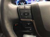 【ステアリングスイッチ】マルチインフォメーションディスプレイ内の表示切替や運転支援機能、オーディオなどの操作をステアリングから手を離さずに行うことができます。