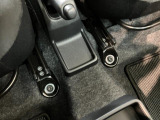品質へのこだわり!フロアマットやシートなど車内をキレイに清掃し、ニオイや汚れなどを徹底的にクリーニングしてもらっております。室内はピカピカです☆