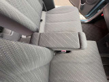 運転席アームレストです