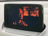 停車中にTV番組や映像を楽しめる便利な機能。待ち時間や休憩時間に、リラックスしたひとときを過ごせます。後部座席の方も楽しめます。