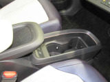 ドリンクホルダー★すぐ手が届く位置にドリンクホルダーを装備しています。運転中の水分補給もご安心です♪
