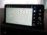 ◆Google マップ◆運転中も音声だけで安全に目的地設定ができます。交通状況の変化をリアルタイムに反映し、最適なルートをご案内します。