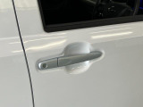 品質へのこだわり!フロアマットやシートなど車内をキレイに清掃し、ニオイや汚れなどを徹底的にクリーニングしてもらっております。室内はピカピカです☆