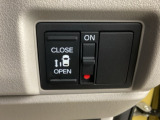 【電動スライドドア】隣の車との距離が近い駐車場でも、ぶつける心配をせずスムーズに開閉。限られたスペースを賢く使う、暮らしに寄り添った設計が魅力です。